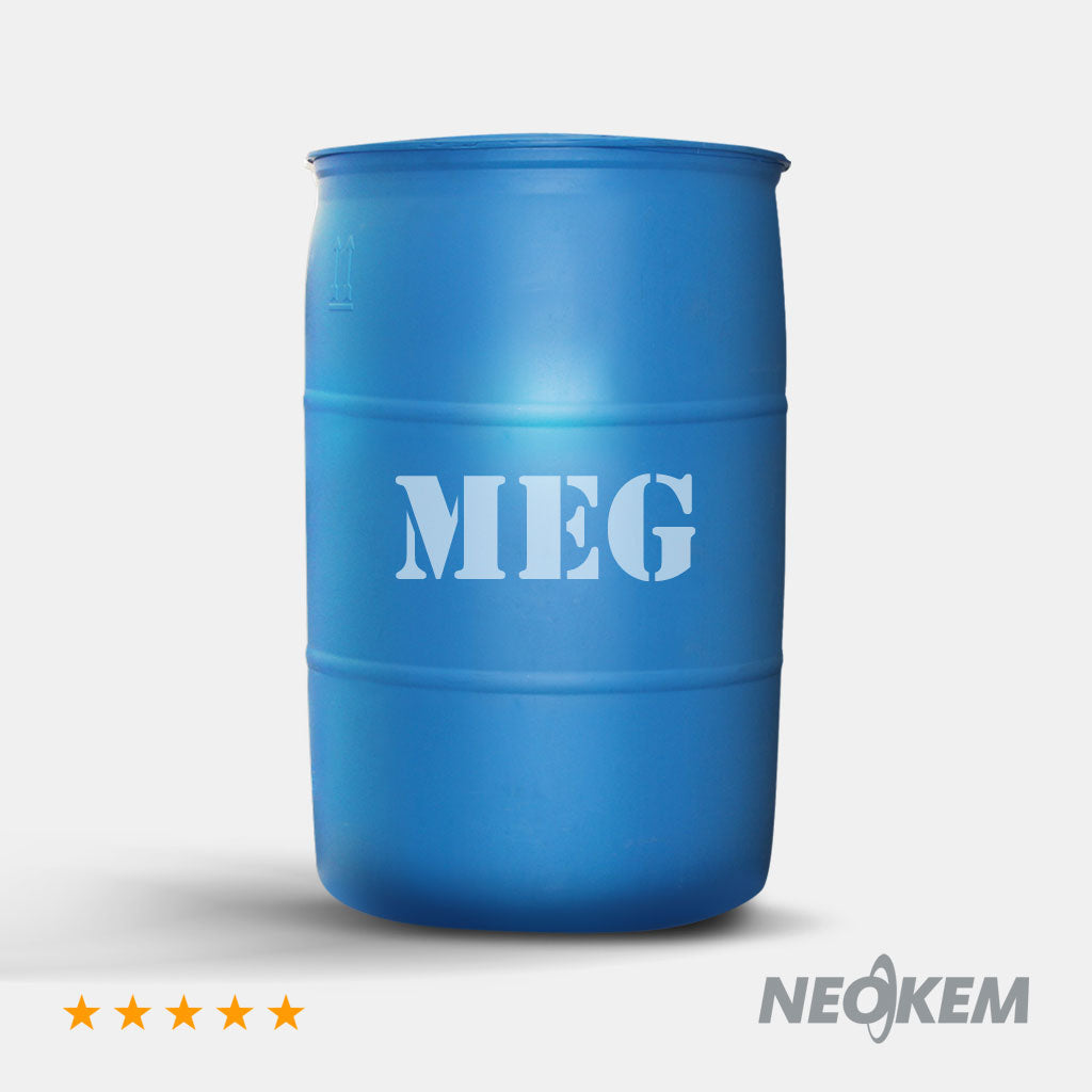 Tambor azul de plástico con las siglas MEG de Monoetilenglicol.